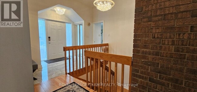 Building Photo - 8 Swans Way S