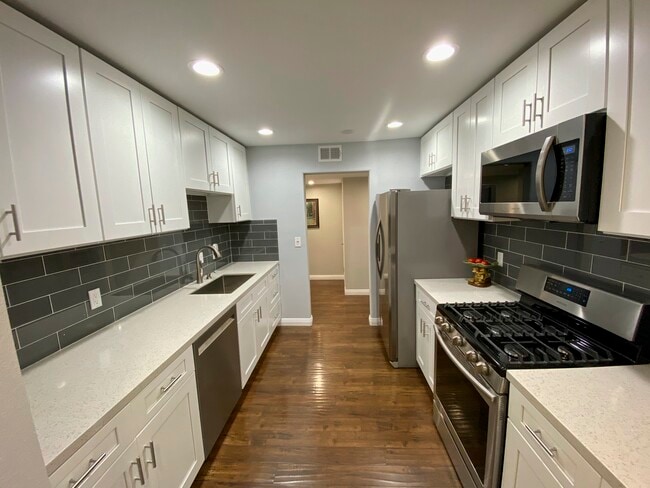 Kitchen - 7505 Hampton Ave