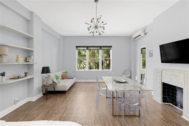 Foto del edificio - 2421 Lake Pancoast Dr