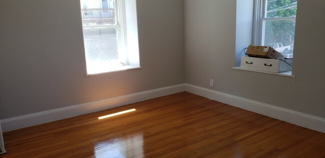 Building Photo - 172 Bigelow St