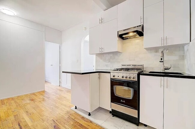 Building Photo - 301 East 53rd Street