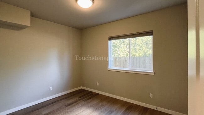 Building Photo - Modern 3-Bedroom Home!