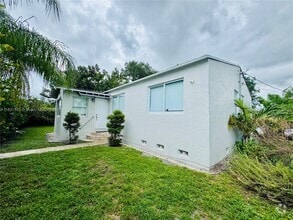 Building Photo - 920 N 26th Ave