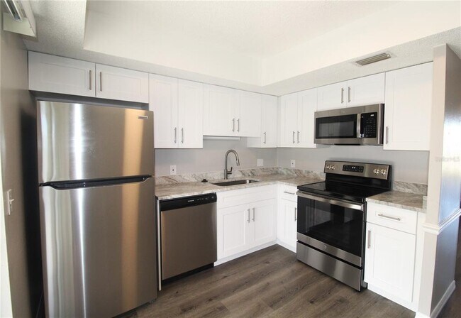 Foto del edificio - 624 BRIARWOOD Rd