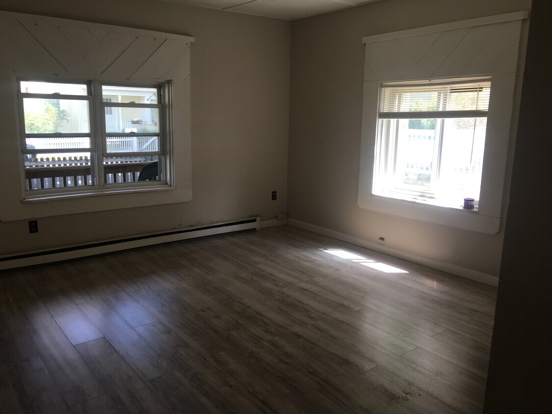 28 Alpine Pl, Franklin, MA 02038 Apartments in Franklin, MA