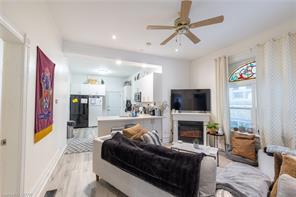Photo du bâtiment - 5 BEDROOM * Richmond ST * STEPS from UWO * AVAIL May 1st * ALL INCLUSIVE