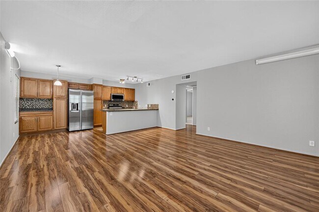 Building Photo - 910 Duncan Ln