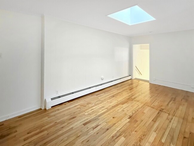 Building Photo - 527 Washington St