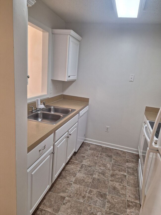 Foto del edificio - 2 bedroom/ 2 bathroom- Braemar Creek