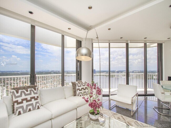 Foto del edificio - 2000 Island Blvd