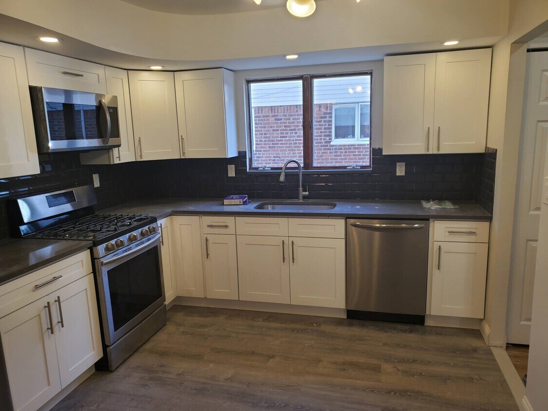 Foto principal - 2793 Strickland Ave
