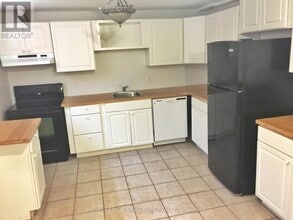 Building Photo - 885 Runningbrook Dr