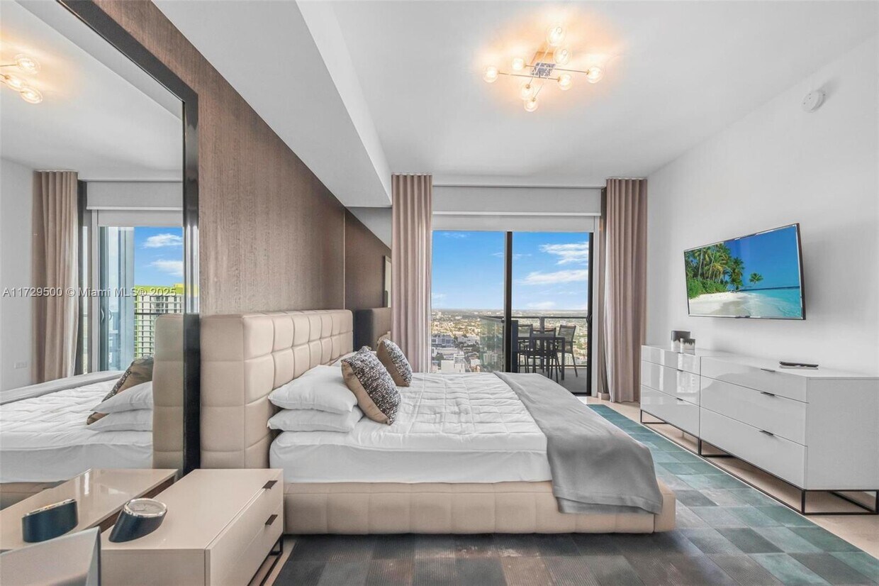 Foto principal - 88 SW 7th St