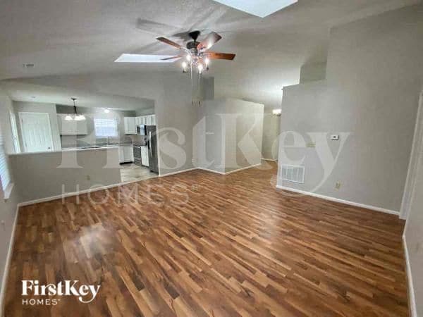 Building Photo - 430 E Pine Ridge Dr