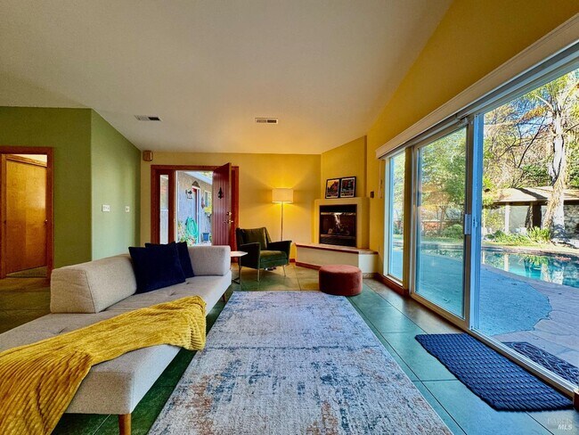 Foto del edificio - 400 Glass Mountain Rd