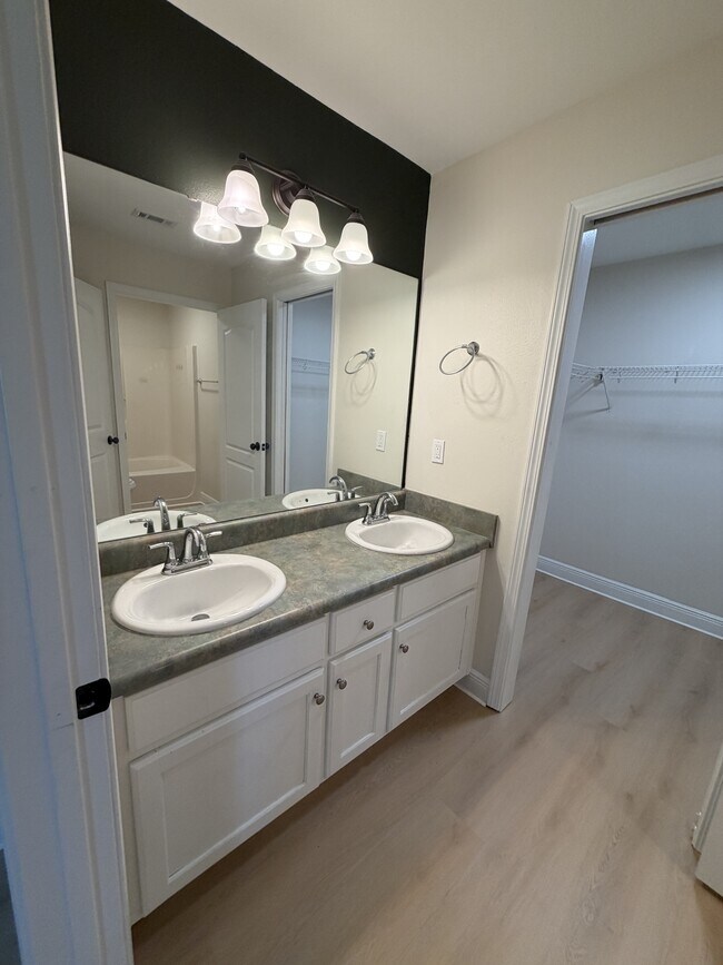 Building Photo - 6130 Ashton Woods Cir