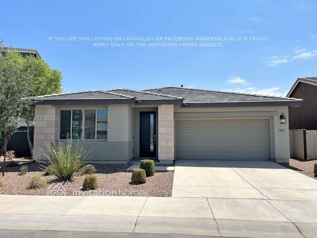 Building Photo - 9827 E Suburban Dr