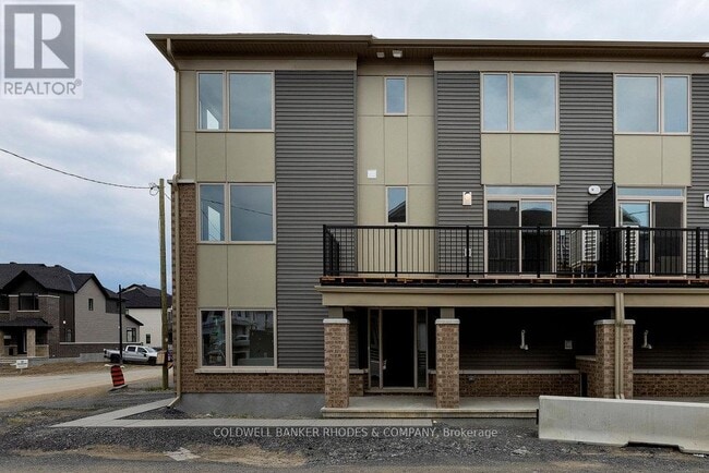 Building Photo - 231 Darjeeling Ave