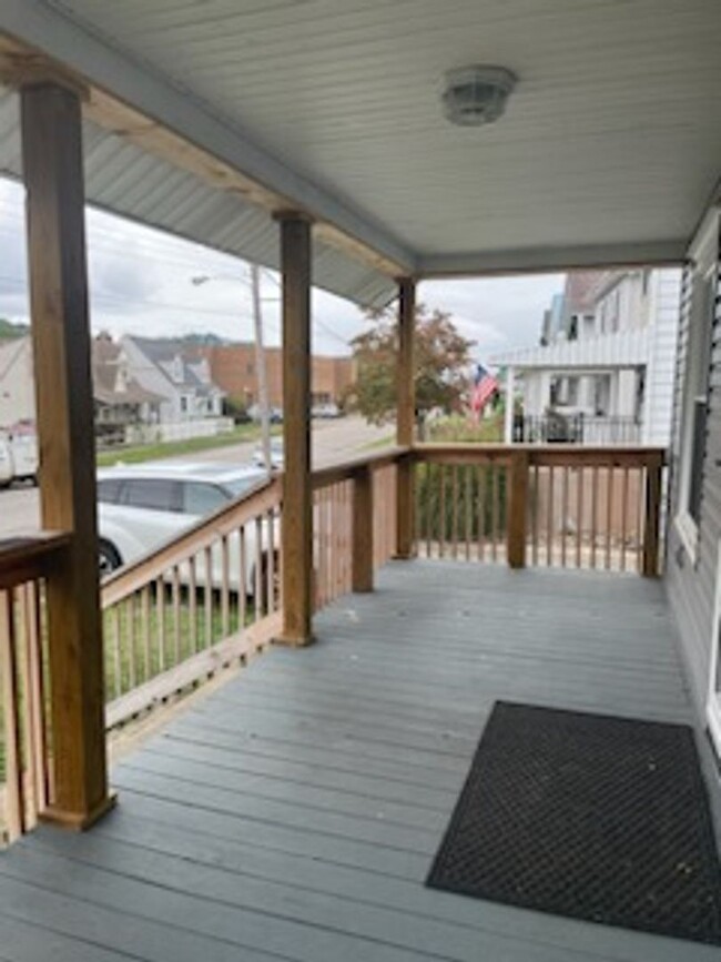 Building Photo - Charming Three Bedroom Home in Dunbar