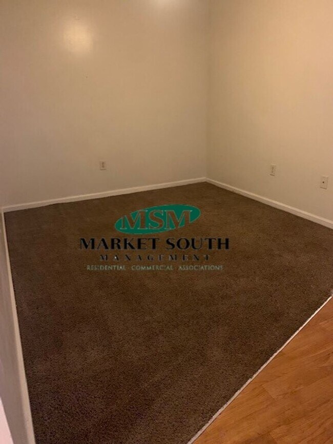 Foto del edificio - ** CONVENIENT   LOCATION **