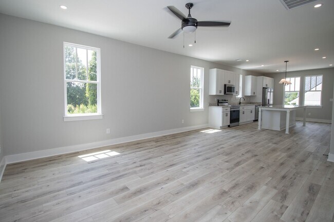 Foto del edificio - Pick Your Neighbors! Brand-New 3 Bed, 3 Ba...
