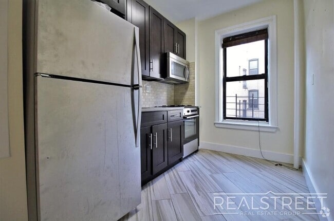 Building Photo - Magnificent 1 Bed Across the St from Prosp...