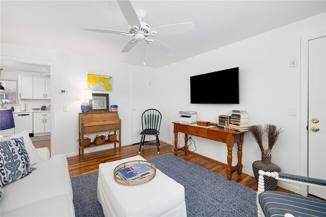 Foto del edificio - 70 Carroll Ave