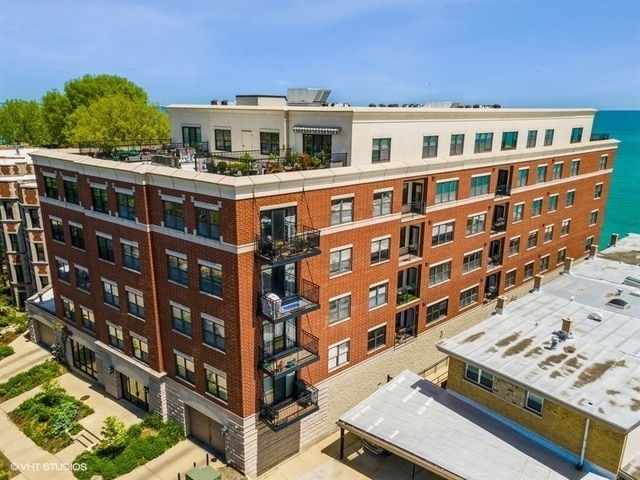 Building Photo - 7625 N Eastlake Terrace