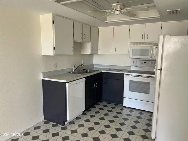 Foto del edificio - 7920 E Camelback Rd