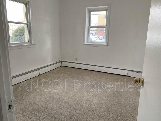 Foto del edificio - 635 Stone Rd