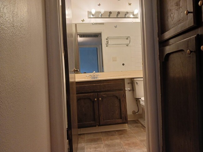 Foto del edificio - 1152 Clinton Rd