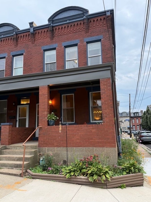 Building Photo - 240 1/2 46th St