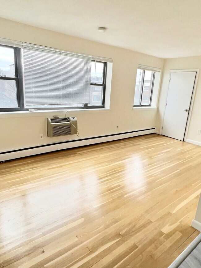 Foto del edificio - 1027 Commonwealth Avenue