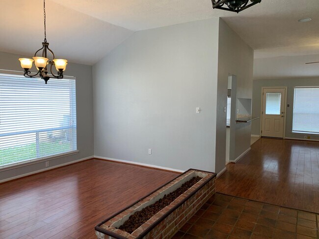 Foto del edificio - 3111 Lazy Brook Dr