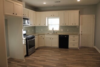 Building Photo - 724 Bowie St