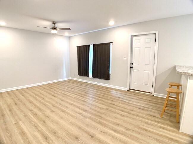 Building Photo - 1624 Golf Club Ln