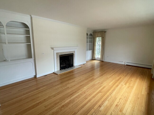 Building Photo - 992 Armour Cir