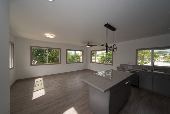 Building Photo - 1528 Hooli Cir