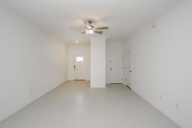 Building Photo - 2133 Great Sapphire Ln