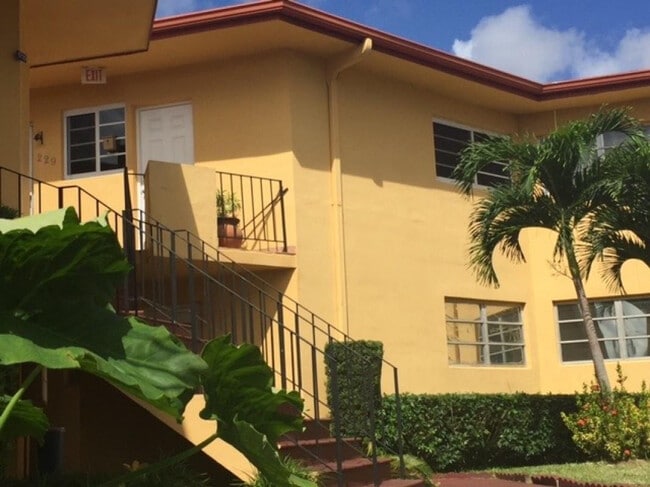 Building Photo - 1715 NE Miami Gardens Dr