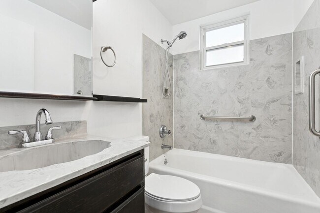 Foto del edificio - 75 Oaklawn Dr