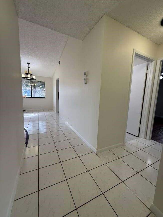 Foto del edificio - 9321 SW 23rd St