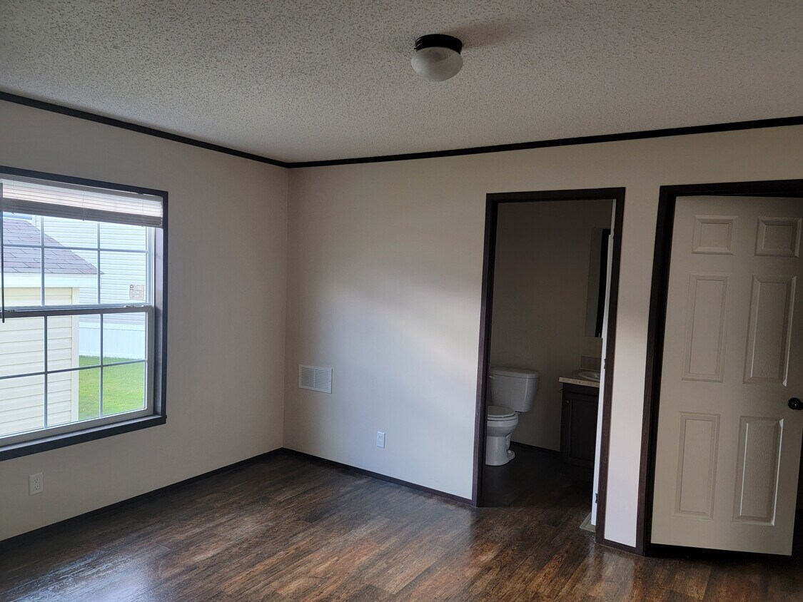 85 Schirra Ave, Flushing, MI 48433 House Rental in Flushing, MI