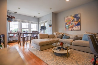 Building Photo - 920 W Buena Ave