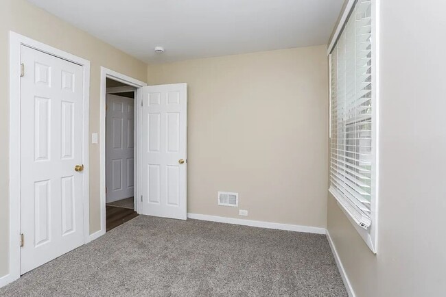 Building Photo - 458 W Avery St