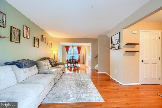 Foto del edificio - 215 Gracecroft Ct