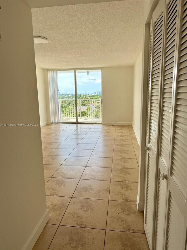 Foto del edificio - 2000 NE 135th St