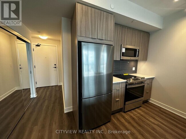 Building Photo - 430-3430 Square One Dr
