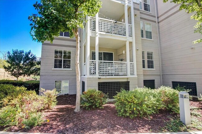 Foto del edificio - CORNER UNIT WITH TRAIL AND MOUNTAIN VIEWS ...