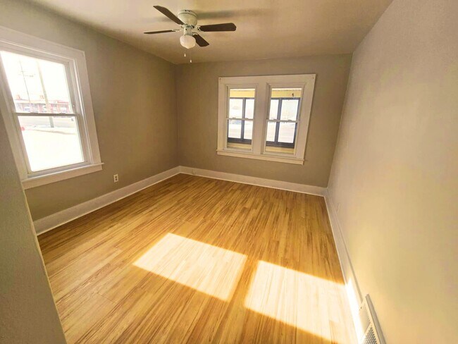 Building Photo - 148 N Wayne Rd